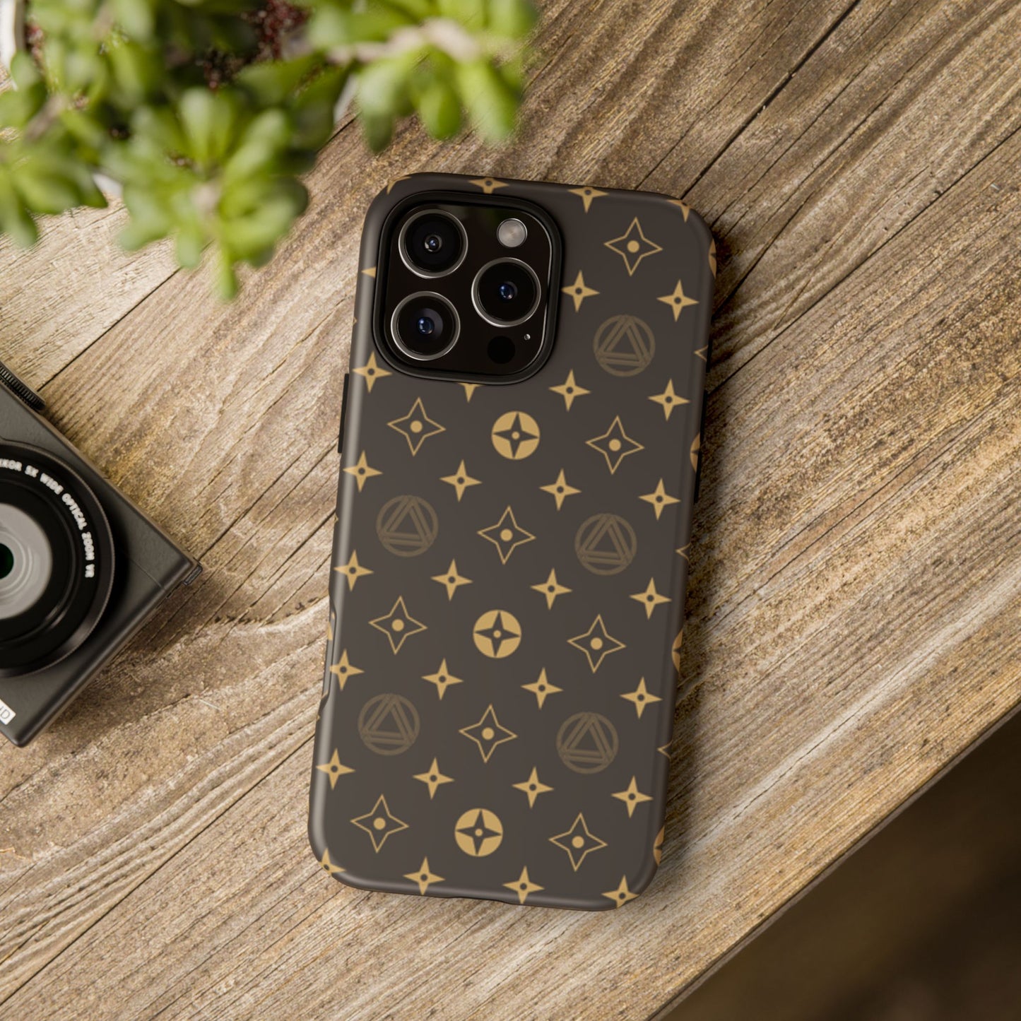 Stylish Phone Case with Abstract Gold Pattern